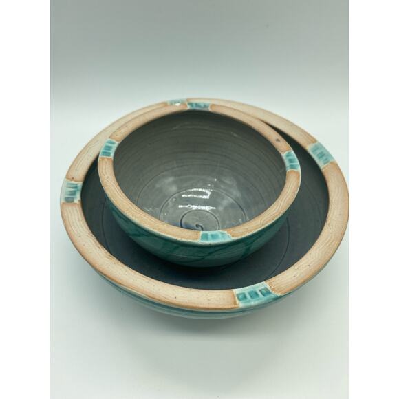 Studio pottery bowls Set of two signed - Picture 3 of 10